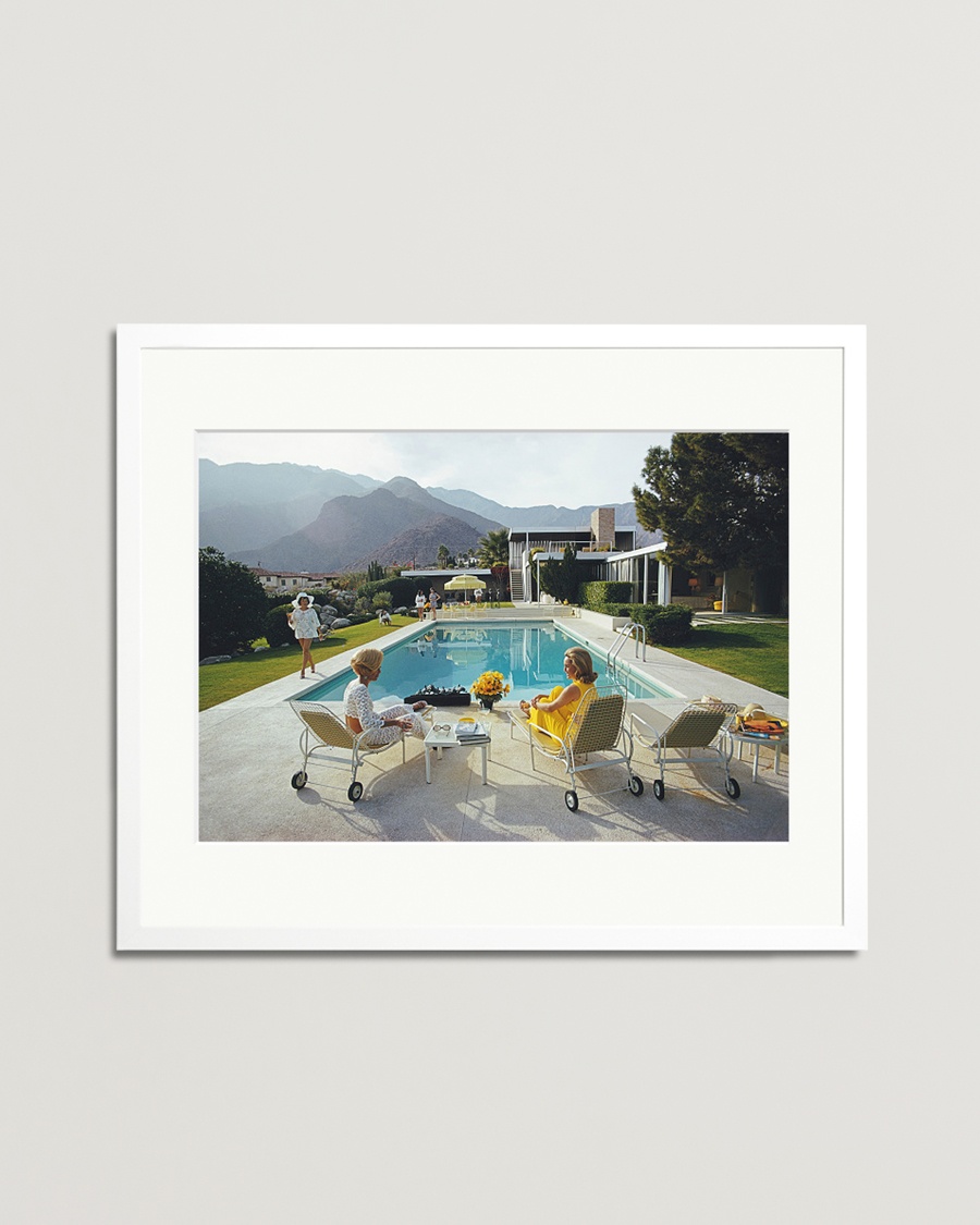 Sonic Editions Framed Slim Aarons Poolside Gossip – Azul
