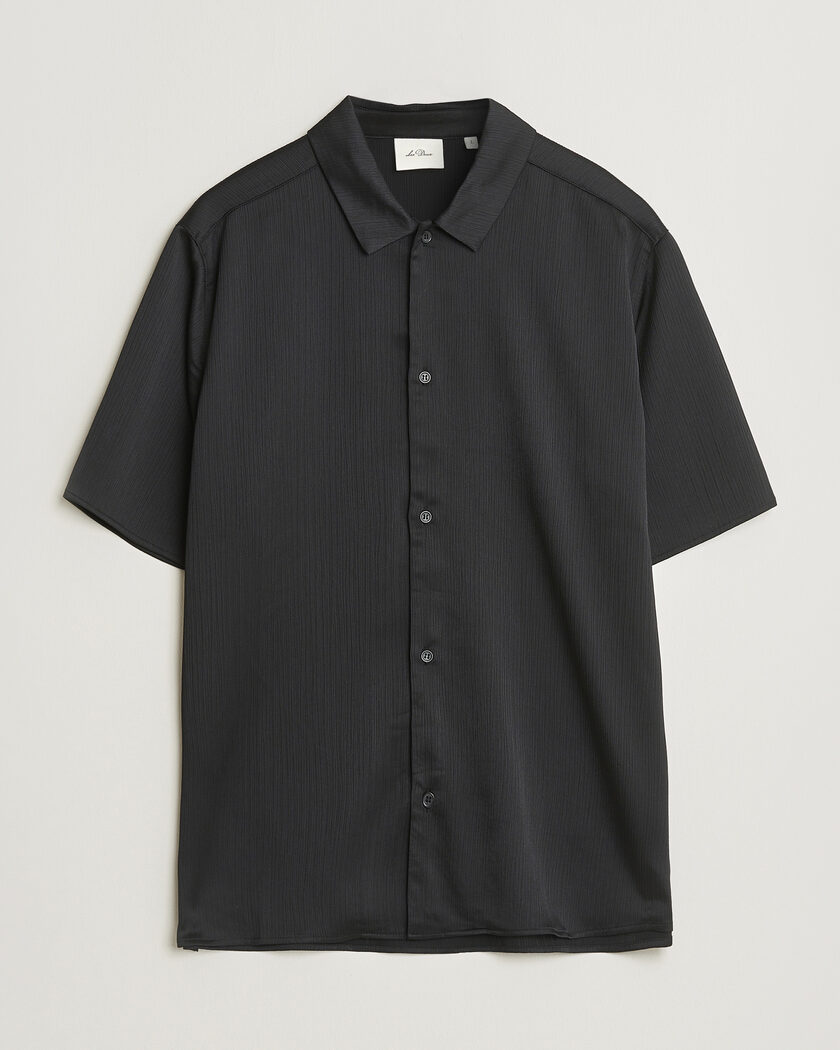 LES DEUX Hector Plissé Short Sleeve Shirt Black – Negro
