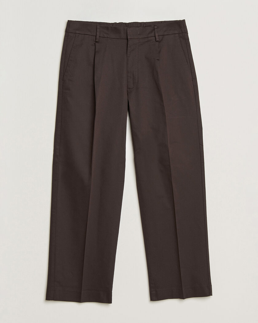 NN07 Kay Cotton Pleated Trousers Deep Truffle – Marrón