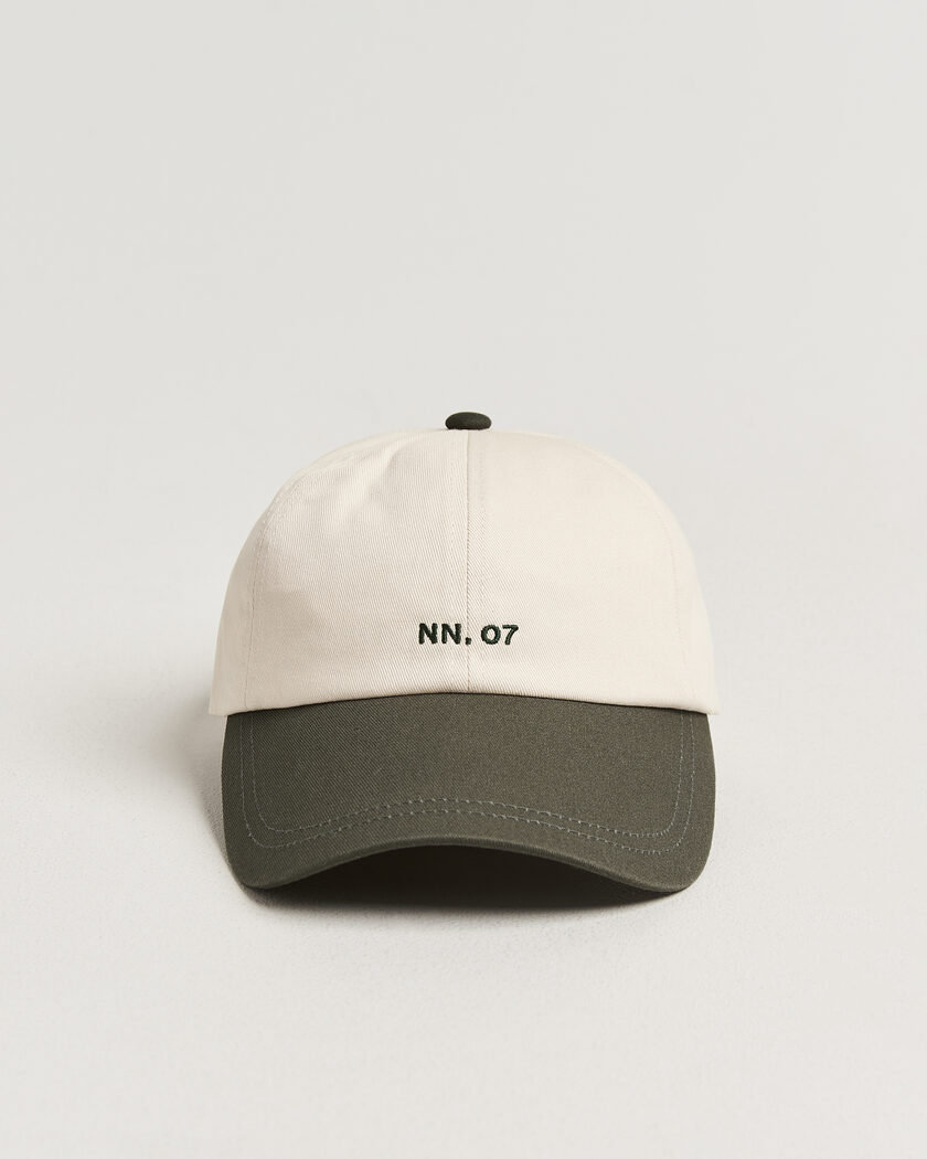 NN07 Logo Cap Dark Army – Verde