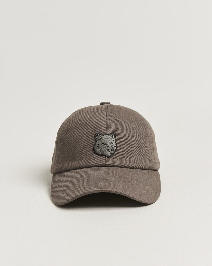 Maison Kitsuné Tonal Fox Head Cap Beluga – Marrón