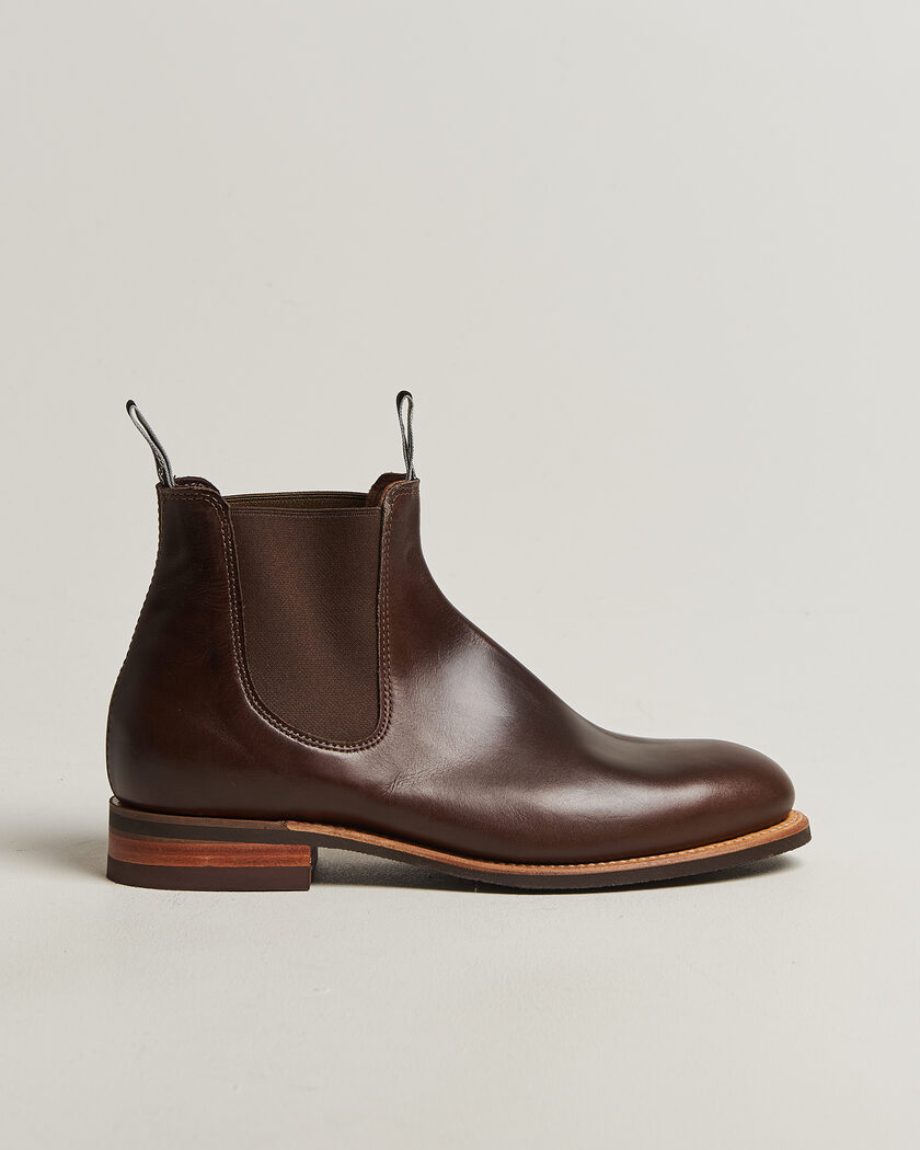 Loake 1880 Emsworth Chelsea Boot Dark Brown Leather en CareOfCarl.es Loake 1880 Emsworth Chelsea Boot Dark Brown Leather en CareOfCarl.es