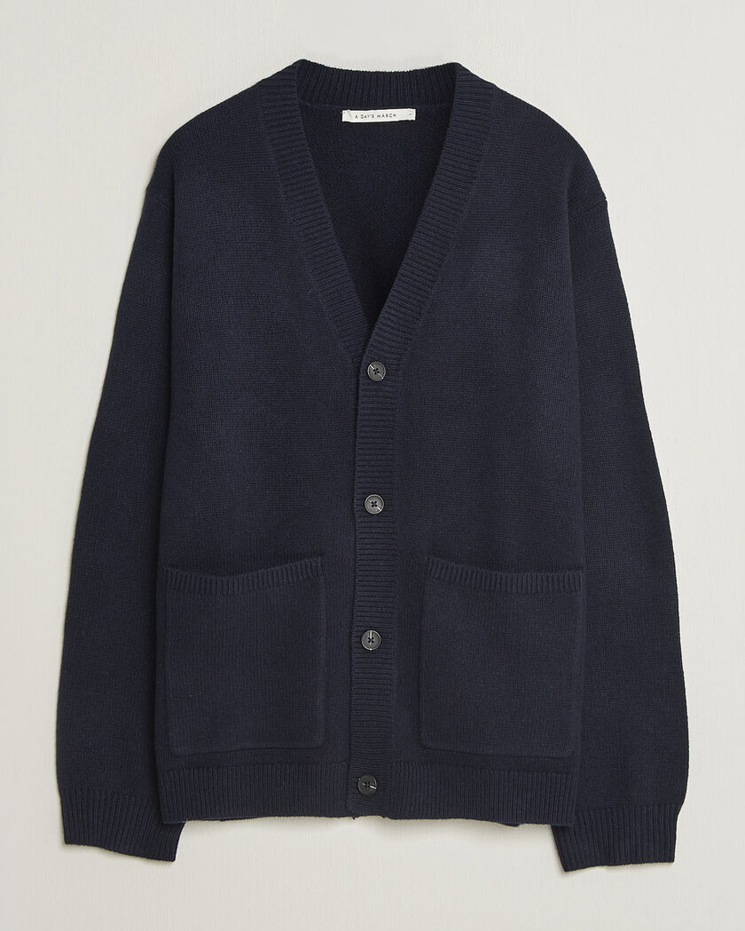 A Day's March Jarrow Lambswool Cardigan Navy – Azul