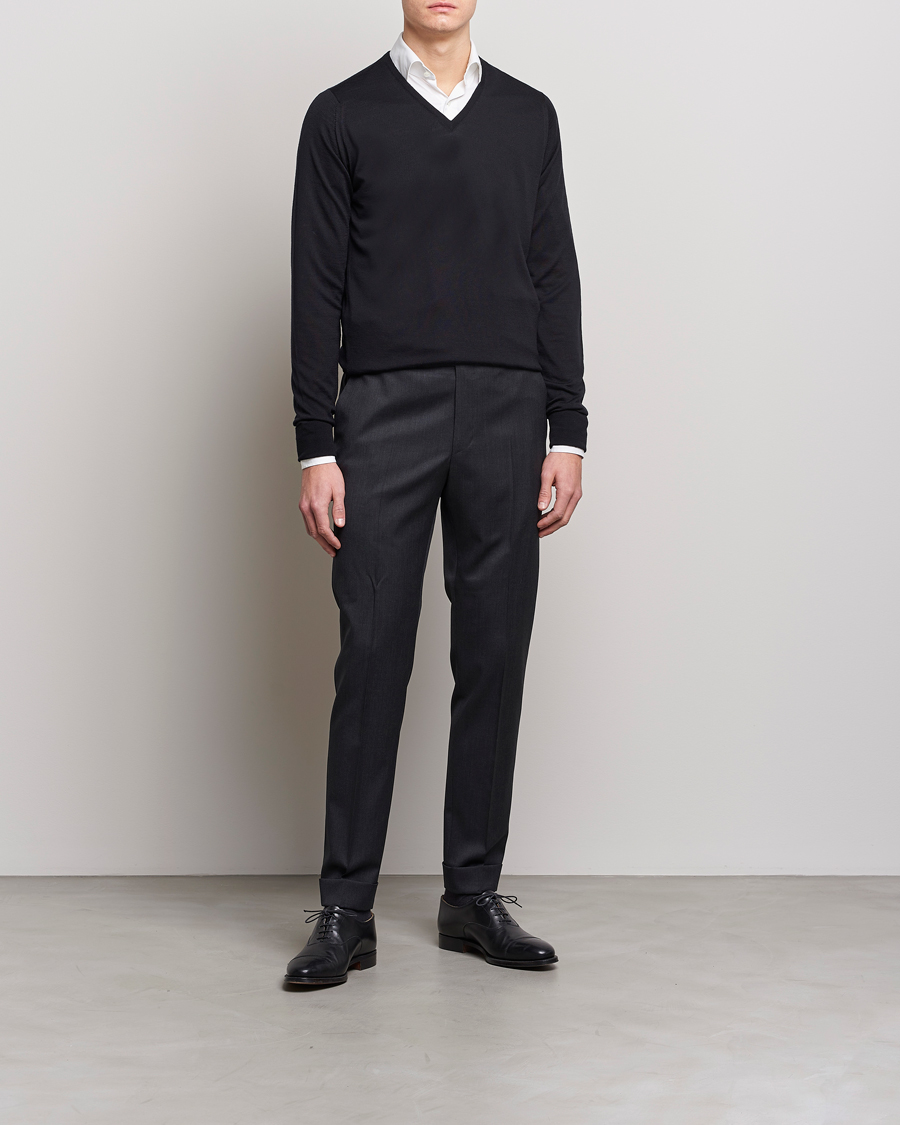Hombres | Jerséis y prendas de punto | John Smedley | Bobby Extra Fine Merino V-Neck Pullover Black