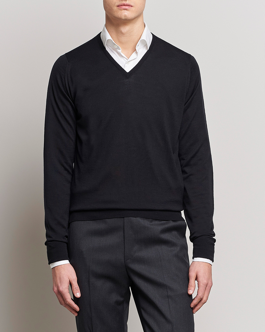 Hombres | Jerséis y prendas de punto | John Smedley | Bobby Extra Fine Merino V-Neck Pullover Black