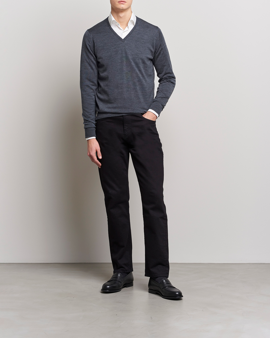 Hombres | Jerséis y prendas de punto | John Smedley | Bobby Extra Fine Merino V-Neck Pullover Charcoal