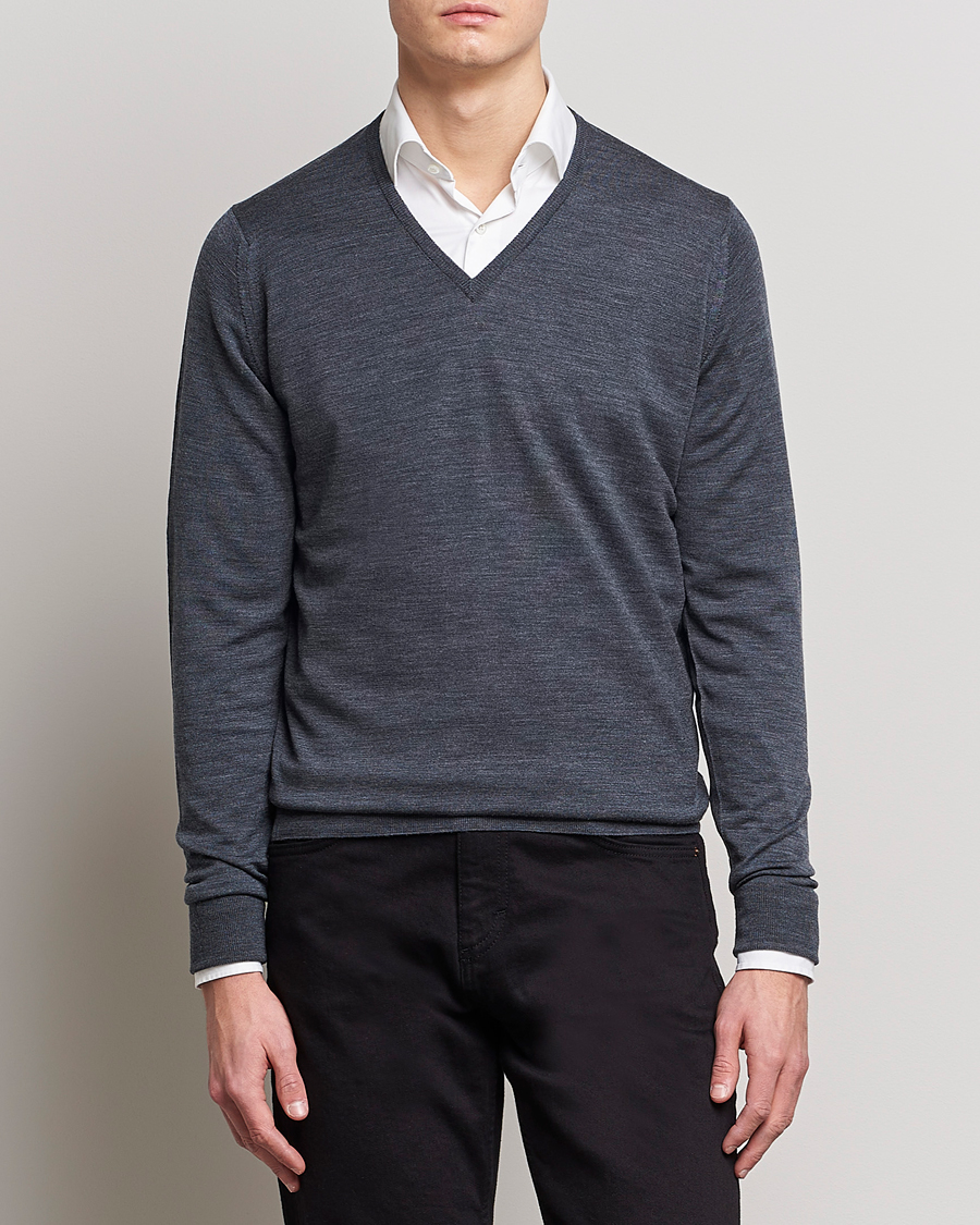 Hombres | Jerséis y prendas de punto | John Smedley | Bobby Extra Fine Merino V-Neck Pullover Charcoal