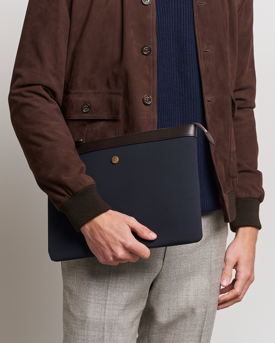 Hombres | Business & Beyond | Mismo | M/S Nylon Pouch Large Navy/Dark Brown