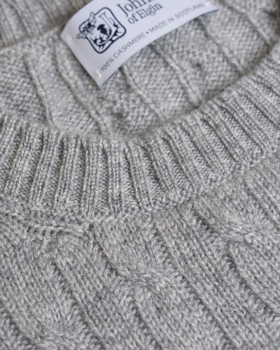 Hombres | Jerséis y prendas de punto | Johnstons of Elgin | Cashmere Cable Crew Neck Light Grey