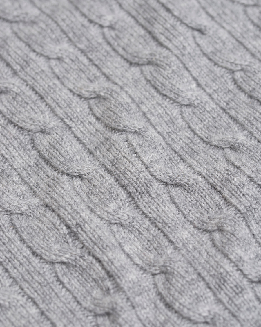 Hombres | Jerséis y prendas de punto | Johnstons of Elgin | Cashmere Cable Crew Neck Light Grey