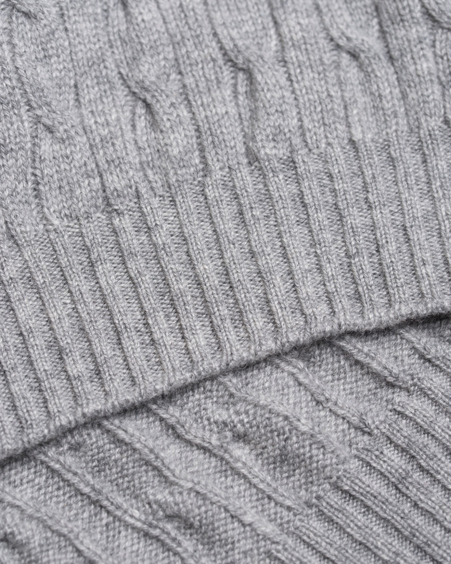 Hombres | Jerséis y prendas de punto | Johnstons of Elgin | Cashmere Cable Crew Neck Light Grey