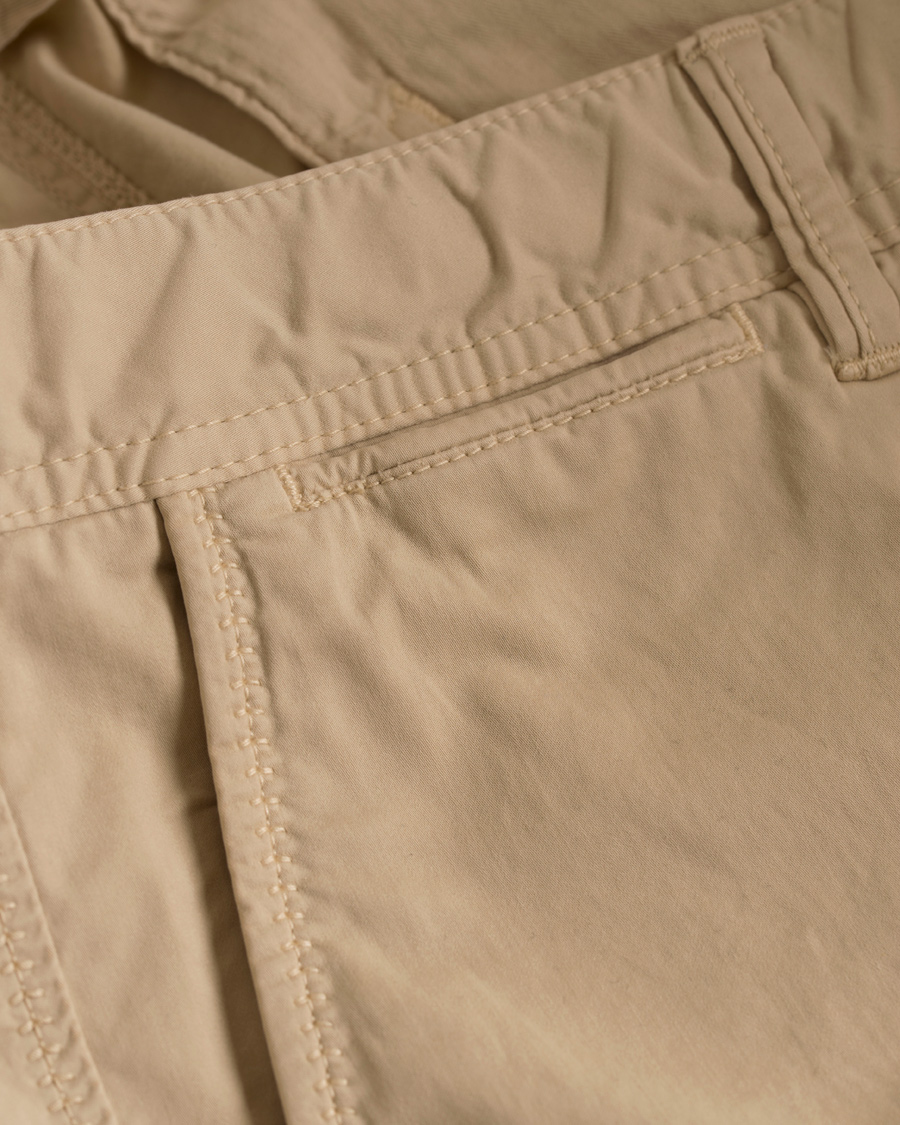 Hombres | Pantalones | J.Lindeberg | Chaze Deco Satin Stretch Chinos Beige