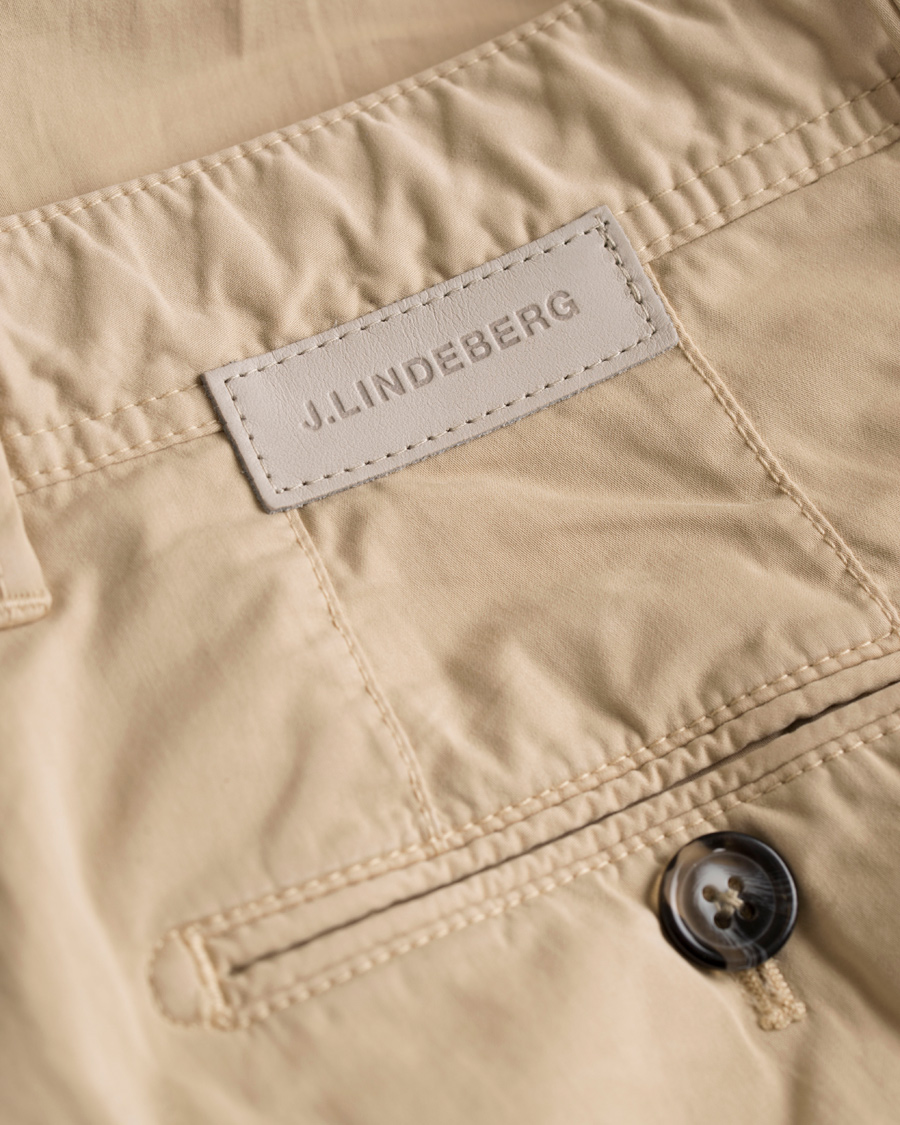 Hombres | Pantalones | J.Lindeberg | Chaze Deco Satin Stretch Chinos Beige
