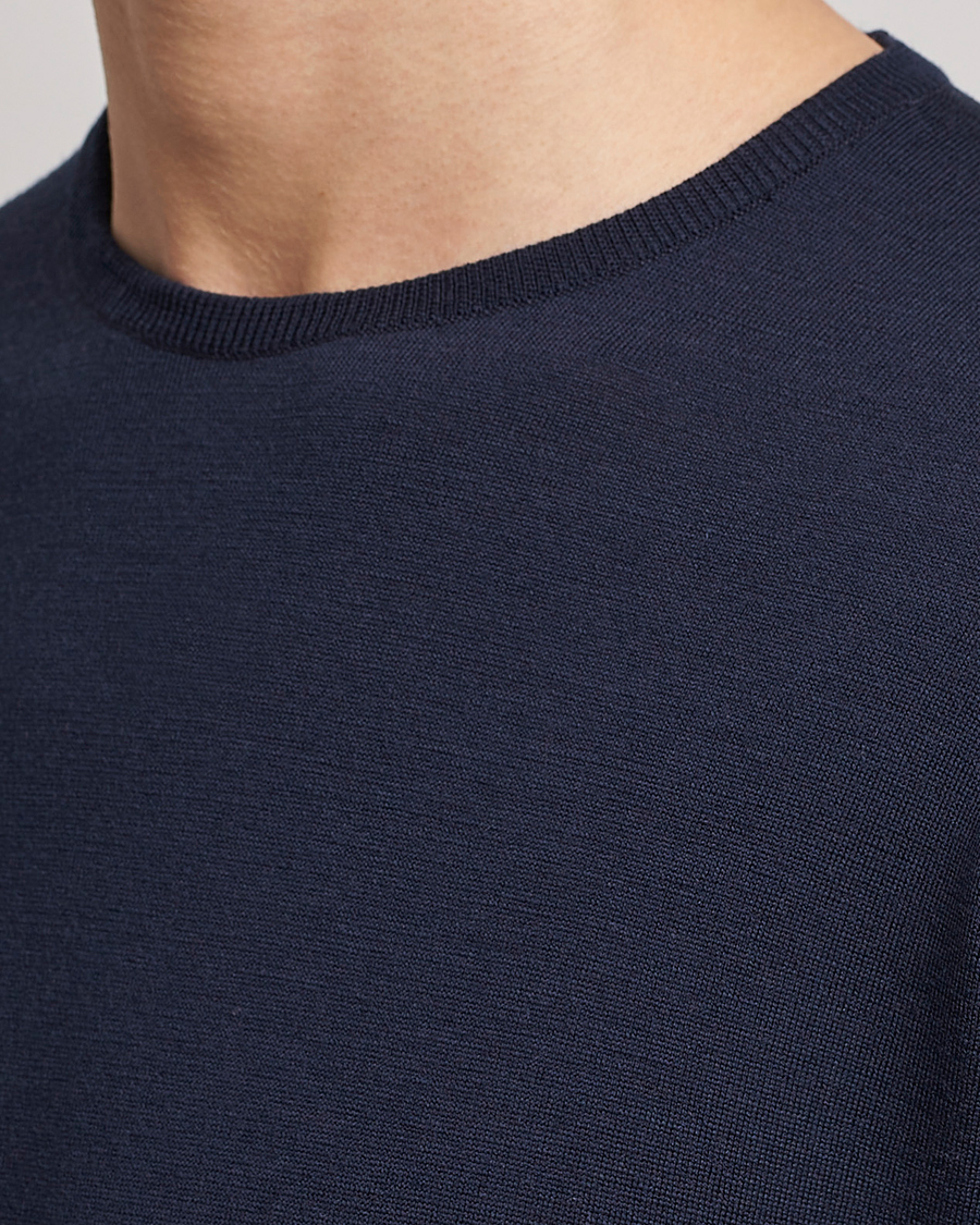 Hombres | Jerséis y prendas de punto | John Smedley | Lundy Extra Fine Merino Crew Neck Midnight