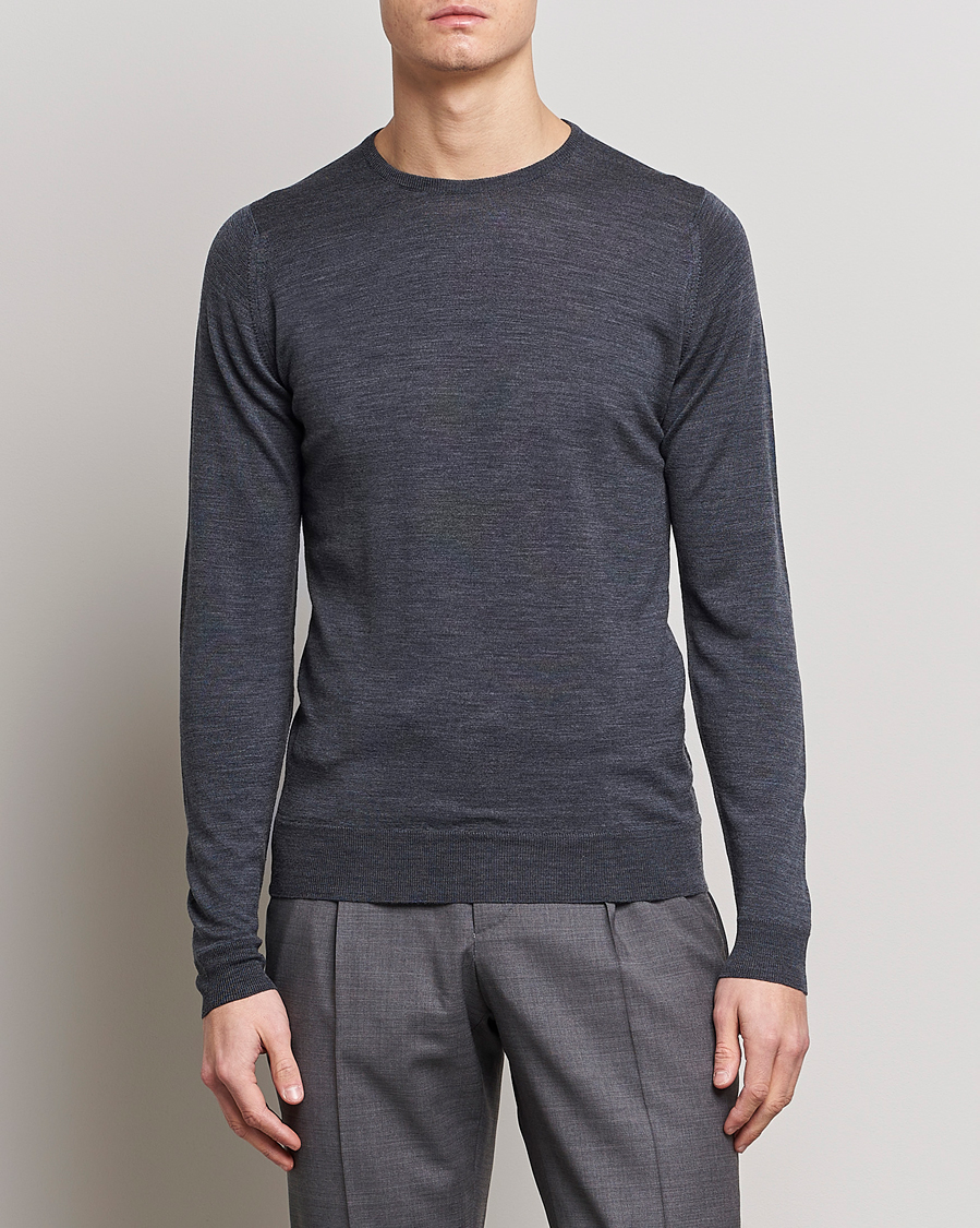 Hombres | Best of British | John Smedley | Lundy Extra Fine Merino Crew Neck Charcoal