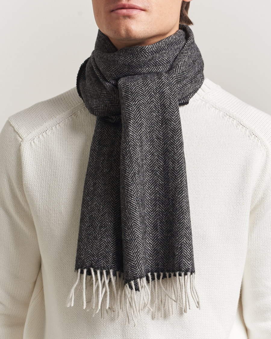 Hombres | Amanda Christensen Wool Herringbone Scarf Black | Amanda Christensen | Wool Herringbone Scarf Black