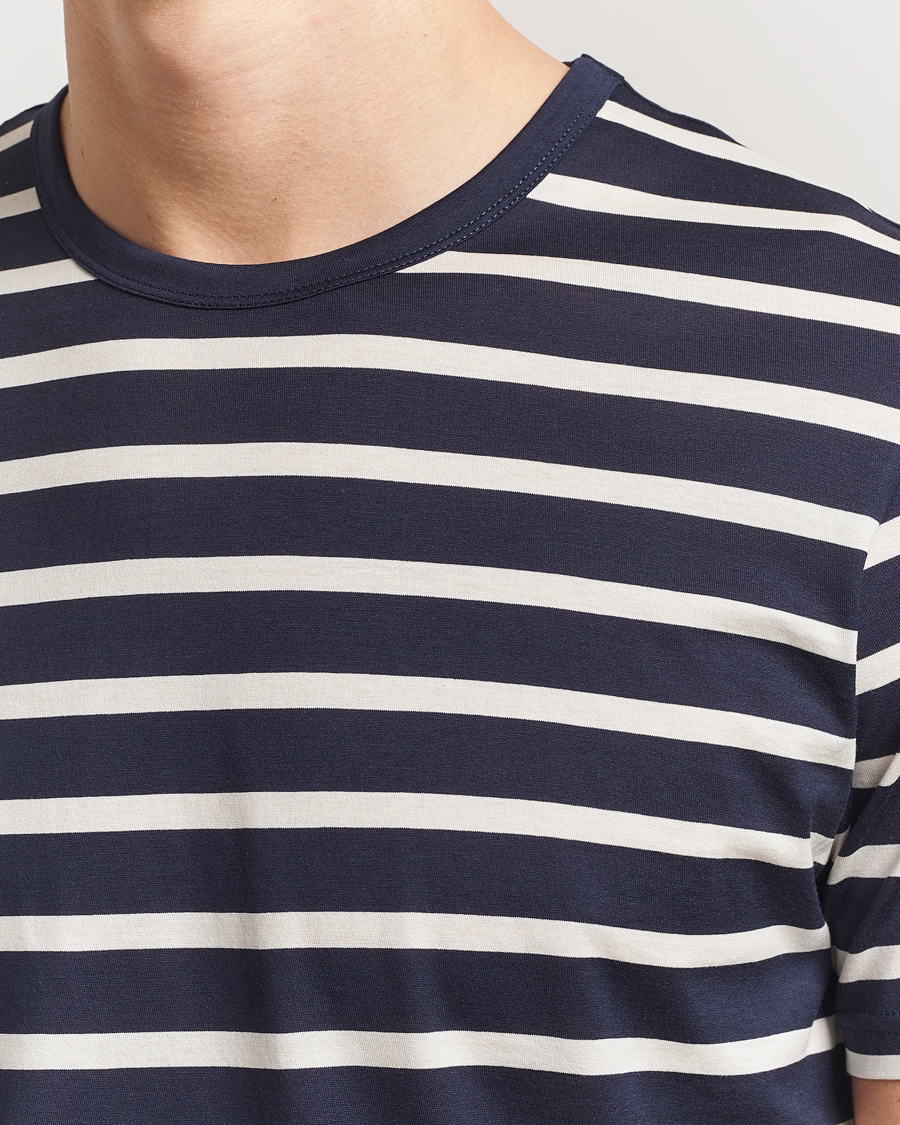 Hombres | Camisetas | Sunspel | Striped Crew Neck Q82 Cotton T-Shirt Navy/Ecru