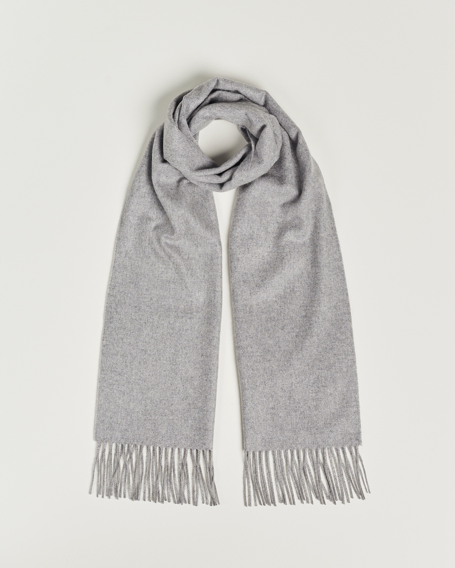 Hombres | Piacenza Cashmere Cashmere Scarf Light Grey | Piacenza Cashmere | Cashmere Scarf Light Grey