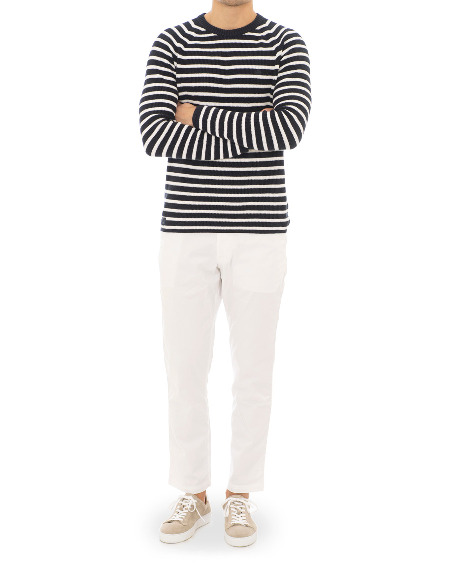 Hombres | Jerséis y prendas de punto | Morris | Calton Stripe O-Neck White/Navy