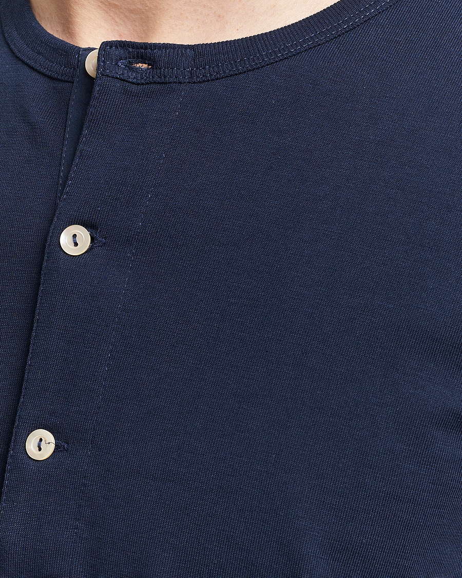 Hombres | Jerséis y prendas de punto | Merz b. Schwanen | Short Sleeve Organic Cotton Henley Ink Blue