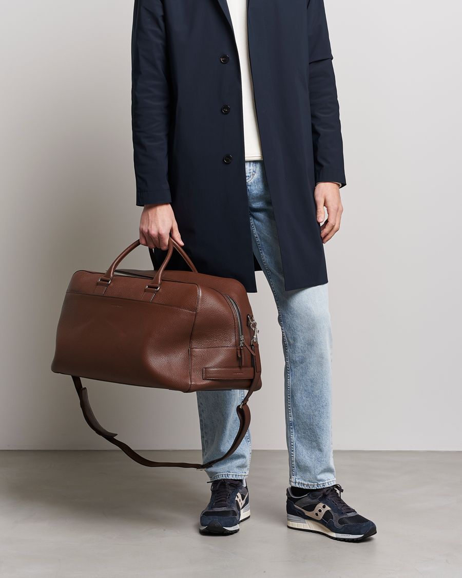 Hombres | Accesorios | Tiger of Sweden | Brome Grained Leather Weekendbag Brown