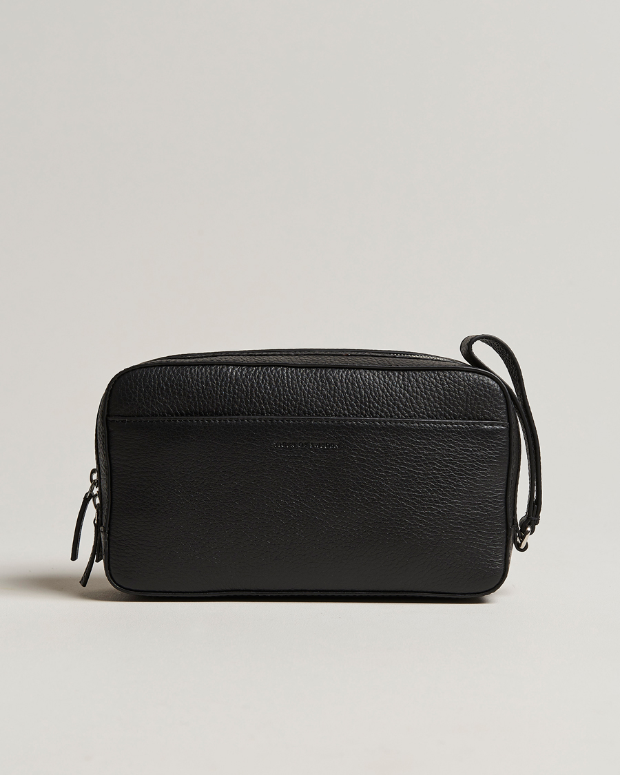 Hombres | Bolsos | Tiger of Sweden | Wes Grained Leather Toilet Bag Black