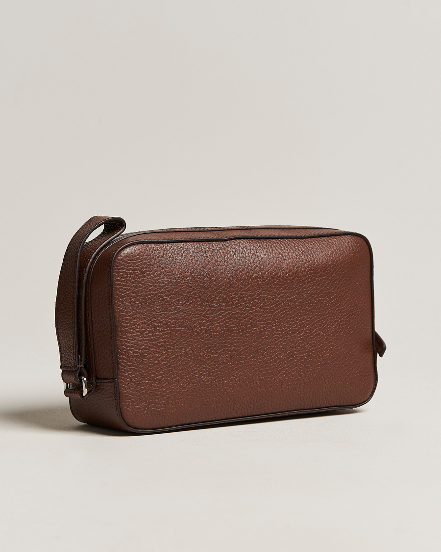 Hombres | Bolsos | Tiger of Sweden | Wes Grained Leather Toilet Bag Brown