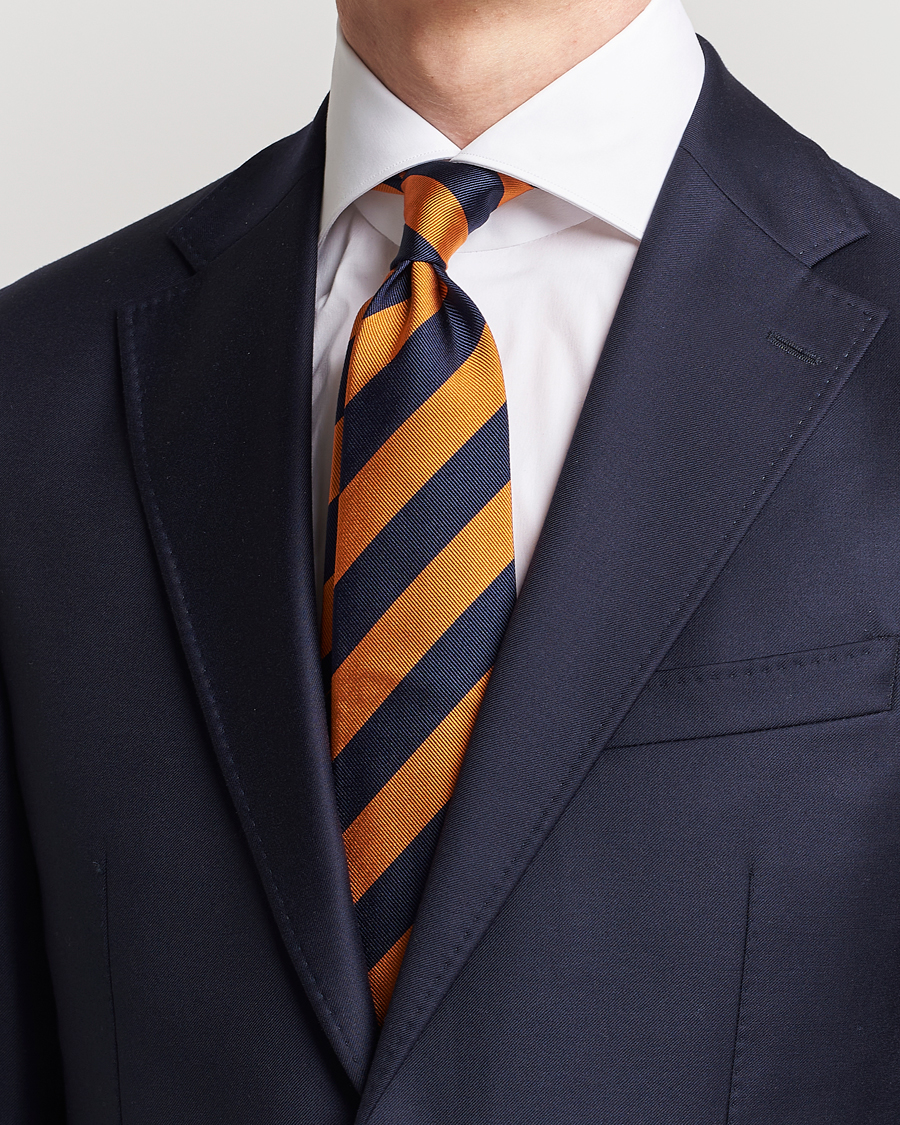 Hombres | Traje oscuro | Amanda Christensen | Regemental Stripe Classic Tie 8 cm Orange/Navy