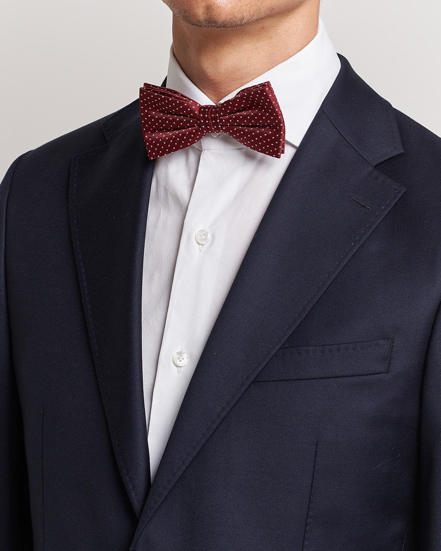 Hombres | Amanda Christensen Micro Dot Pre Tie Silk Wine Red | Amanda Christensen | Micro Dot Pre Tie Silk Wine Red