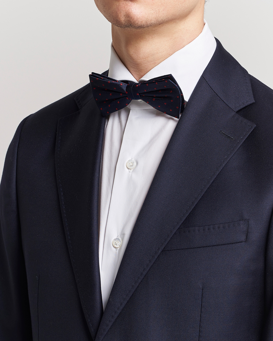 Hombres | Amanda Christensen Dot Pre Tie Silk Navy/Wine | Amanda Christensen | Dot Pre Tie Silk Navy/Wine
