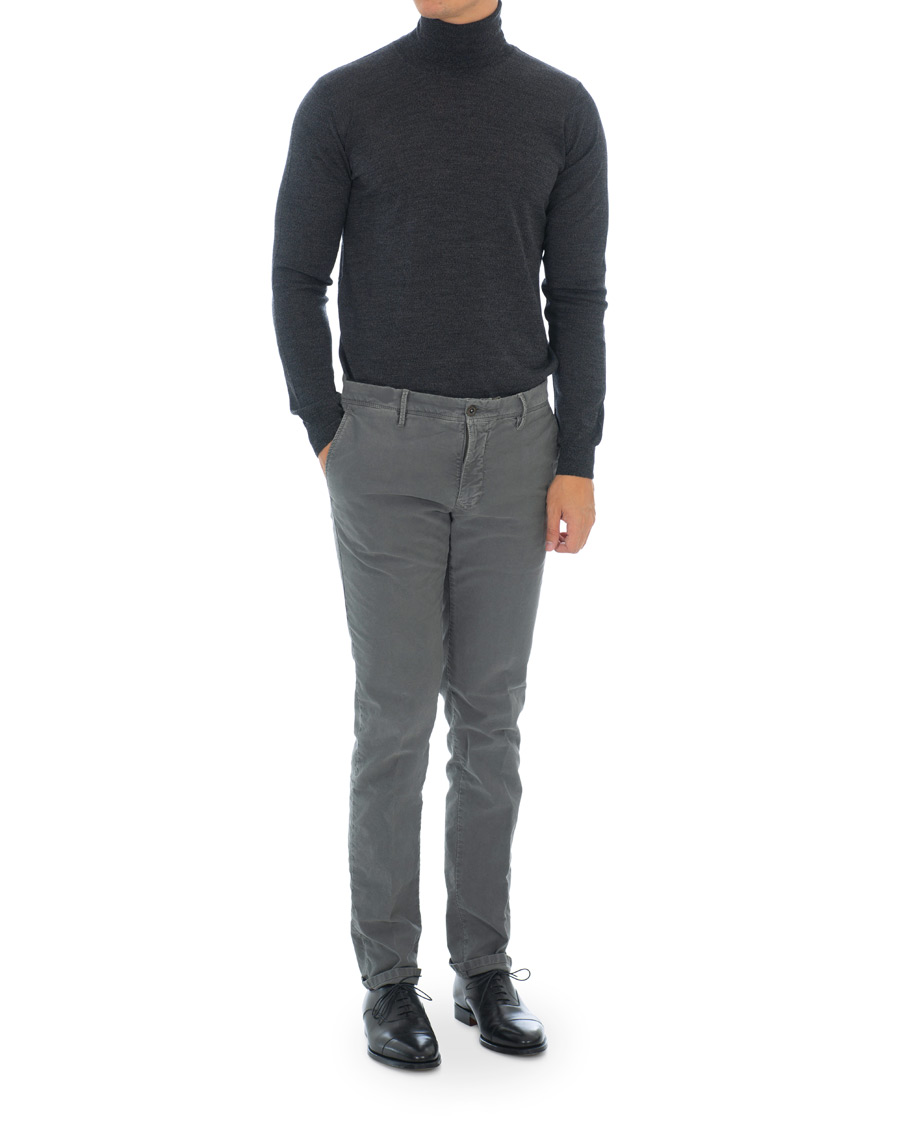 Hombres | Jerséis y prendas de punto | Oscar Jacobson | Cole Extra Fine Merino Rollneck Dark Grey