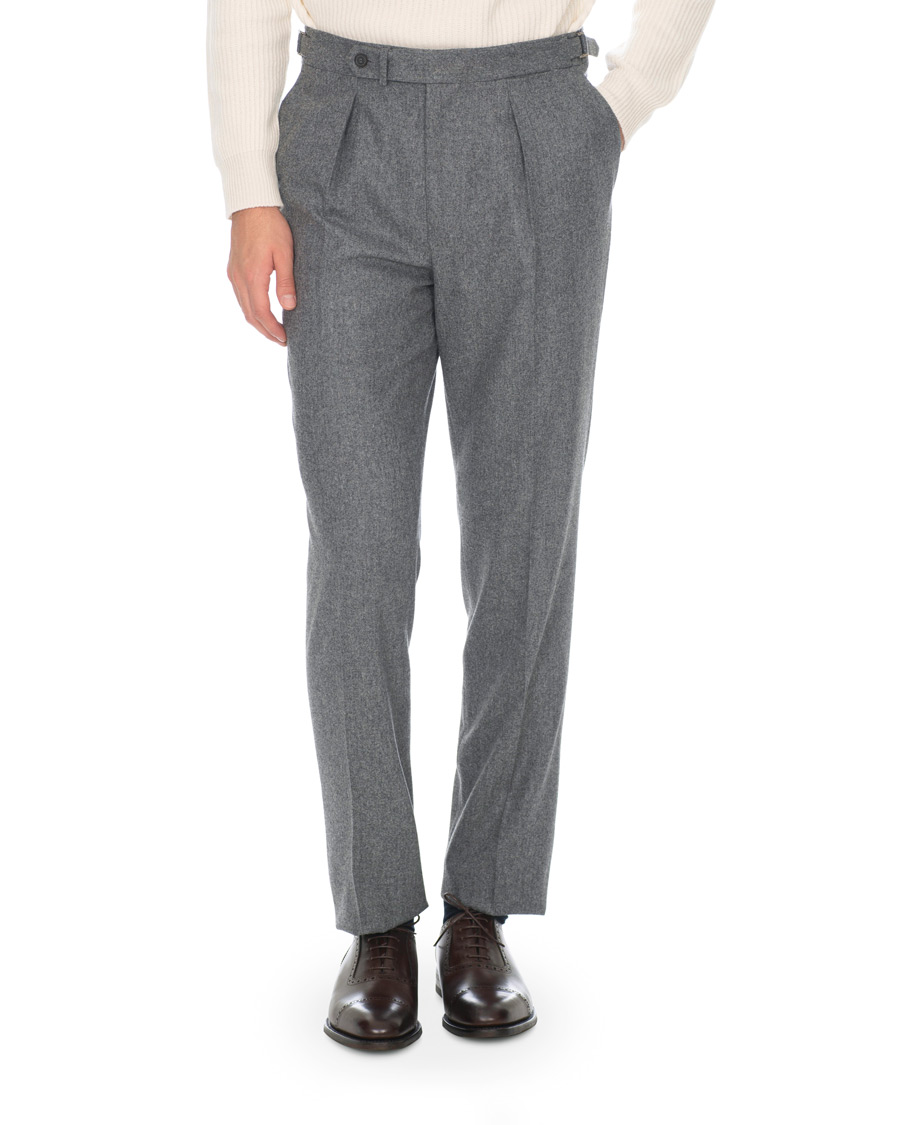 Hombres | Pantalones | Berg&Berg | Arnold Pleated Side Adjuster Flanell Trousers Mid Grey