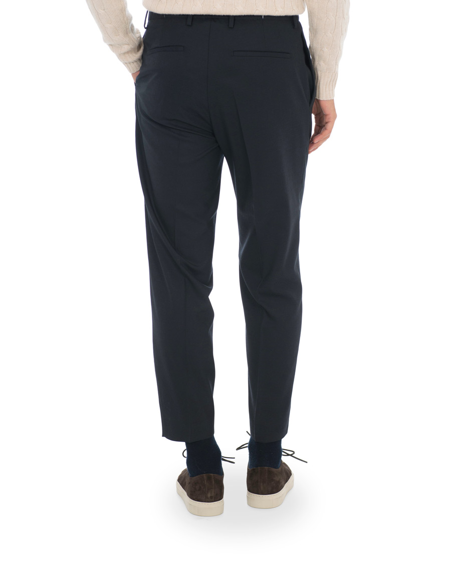 Hombres | Pantalones | Tiger of Sweden | Tarine Cropt Pleated Trousers Navy