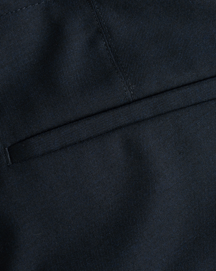 Hombres | Pantalones | Tiger of Sweden | Tarine Cropt Pleated Trousers Navy