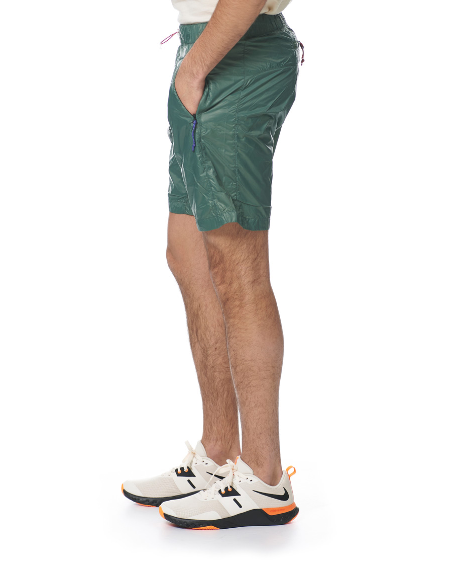Hombres | Pantalones cortos | Peak Performance | Ben Gorham Windbreaker Shorts Green