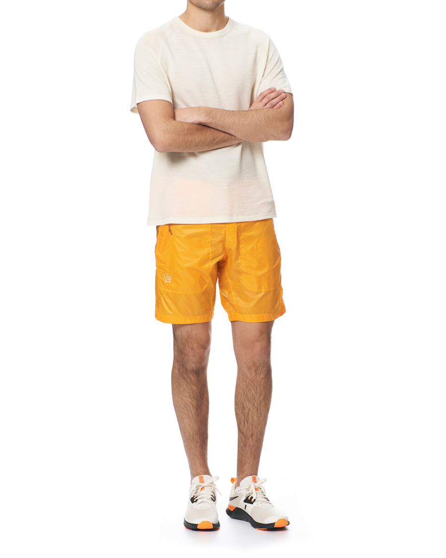 Hombres | Pantalones cortos | Peak Performance | Ben Gorham Windbreaker Shorts Orange