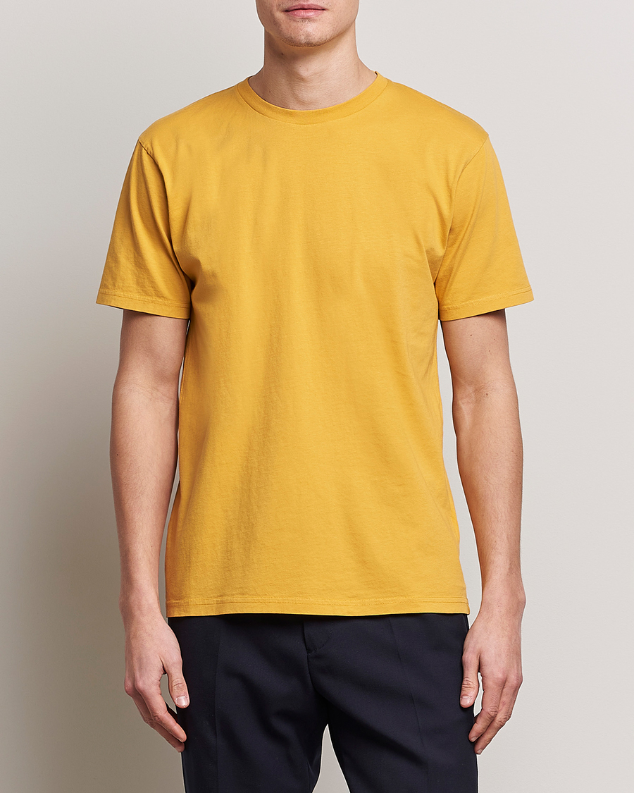 Hombres | Camisetas | Colorful Standard | Classic Organic T-Shirt Burned Yellow