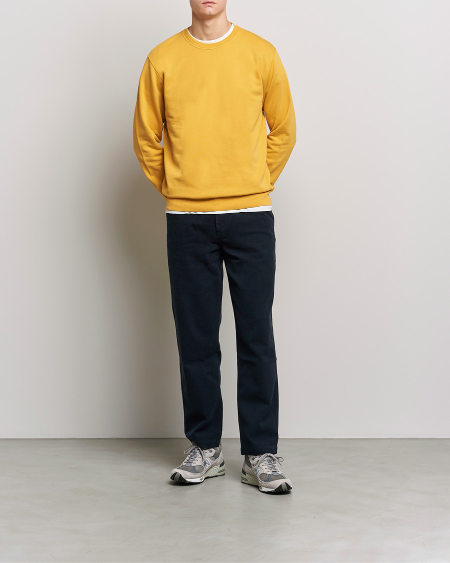 Hombres | Jerséis y prendas de punto | Colorful Standard | Classic Organic Crew Neck Sweat Burned Yellow