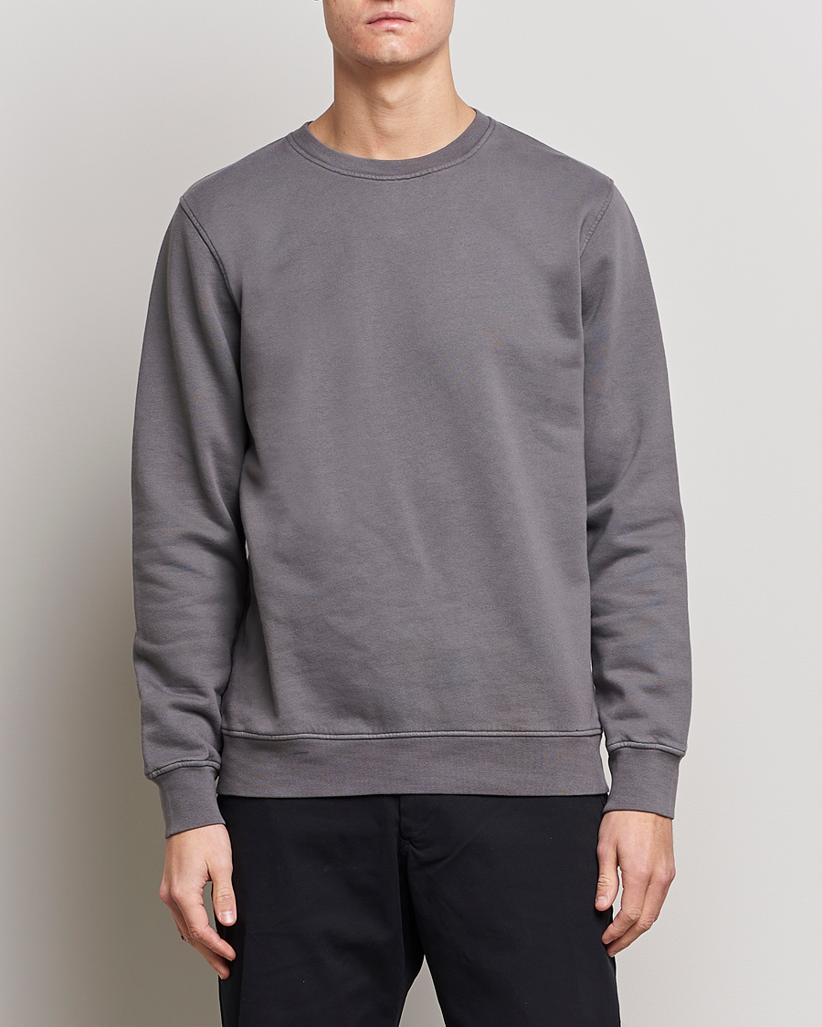 Hombres | Sudaderas grises | Colorful Standard | Classic Organic Crew Neck Sweat Storm Grey