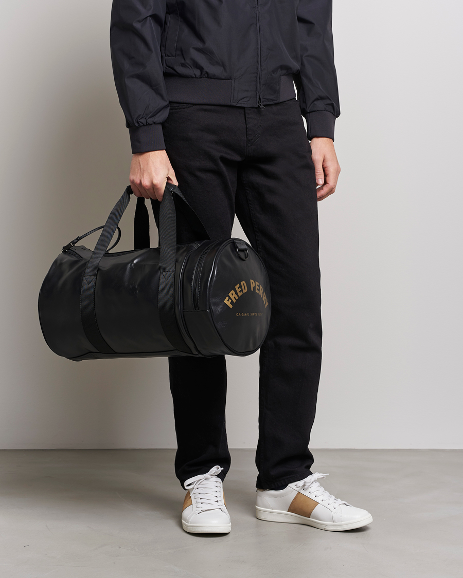 Hombres | Fred Perry Tonal Barrel Bag Black | Fred Perry | Tonal Barrel Bag Black