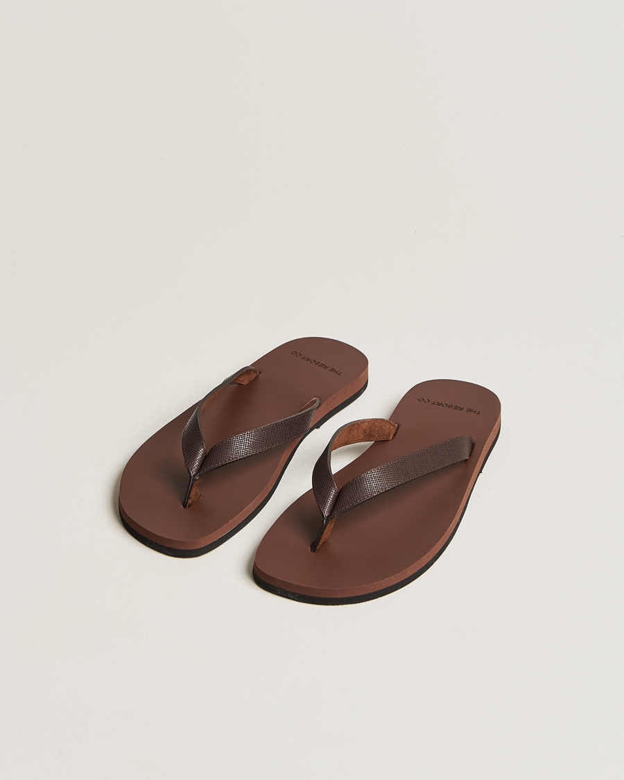 Hombres | The Resort Co Saffiano Leather Flip-Flop Brown | The Resort Co | Saffiano Leather Flip-Flop Brown