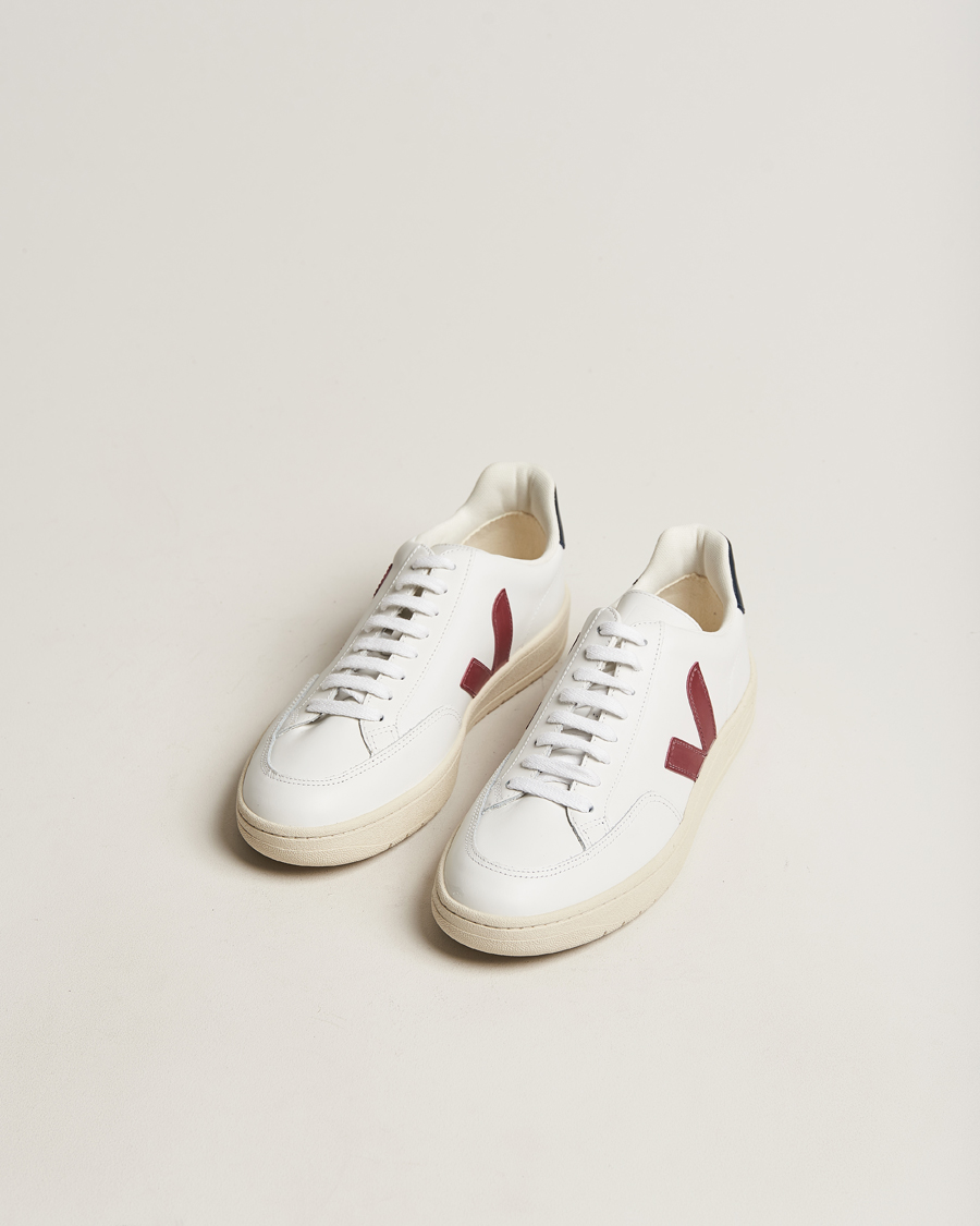 Hombres | Veja | Veja | V-12 Leather Sneaker White/Marsala Nautico