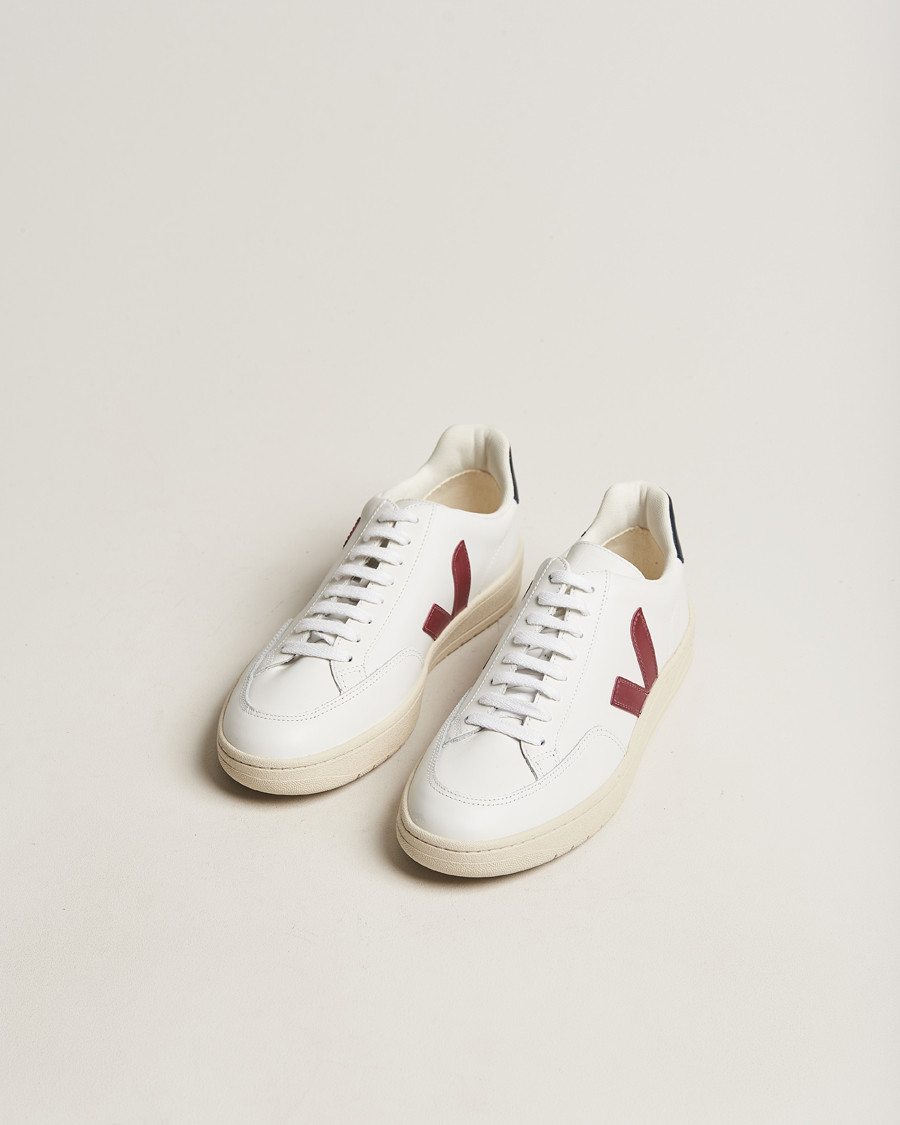 Hombres | Veja V-12 Leather Sneaker White/Marsala Nautico | Veja | V-12 Leather Sneaker White/Marsala Nautico