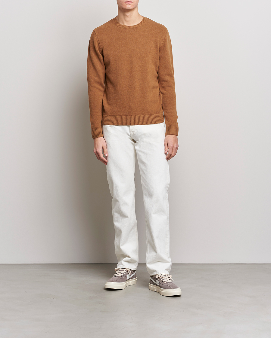 Hombres | Jerséis y prendas de punto | Colorful Standard | Classic Merino Wool Crew Neck Sahara Camel