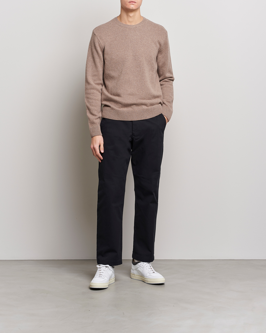 Hombres | Jerséis y prendas de punto | Colorful Standard | Classic Merino Wool Crew Neck Warm Taupe