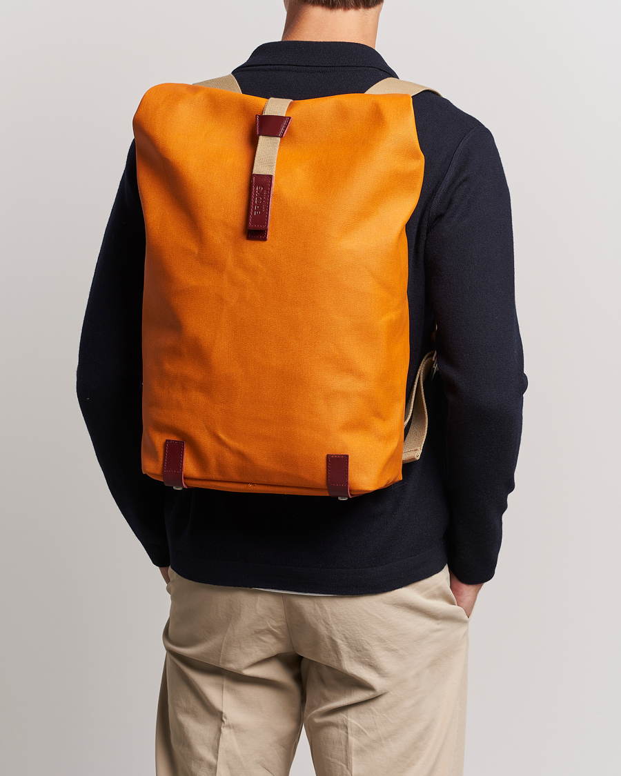 Hombres | Bolsos | Brooks England | Pickwick Cotton Canvas 26L Backpack Goose Beak/Maroon