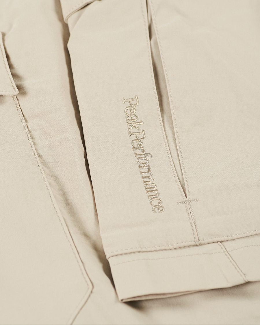 Hombres | Pantalones cortos | Peak Performance | Moment Cargo Shorts Celsian Beige