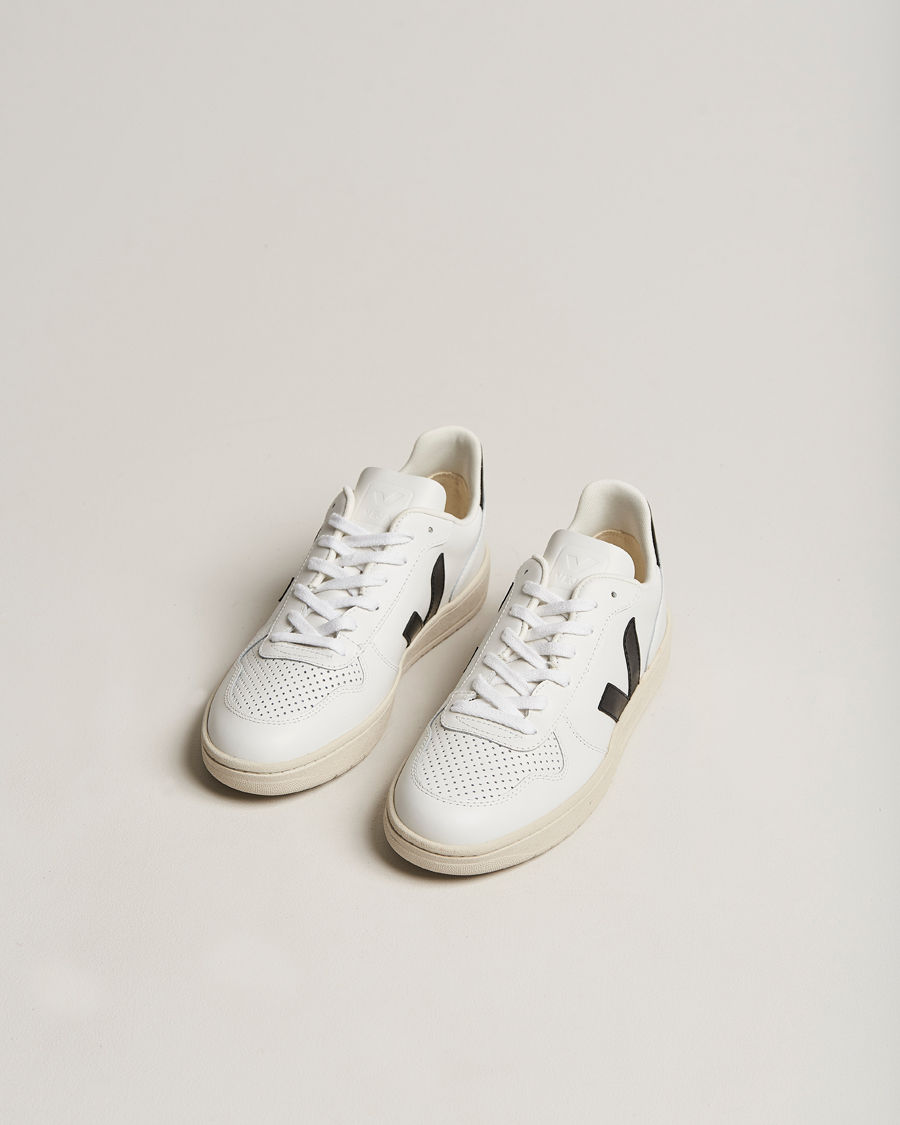 Hombres | Veja V-10 Leather Sneaker Extra White/Black | Veja | V-10 Leather Sneaker Extra White/Black