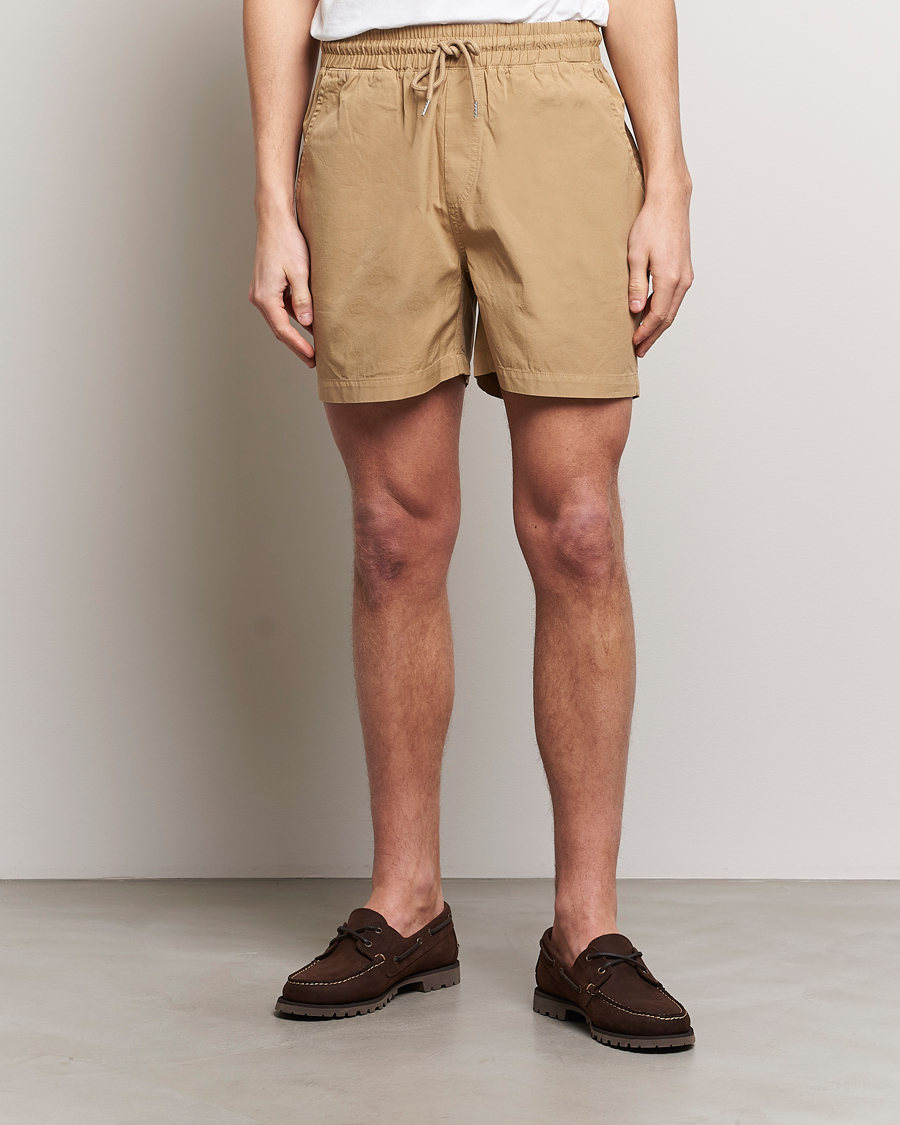 Hombres | Pantalones cortos con cordones | Colorful Standard | Classic Organic Twill Drawstring Shorts Desert Khaki