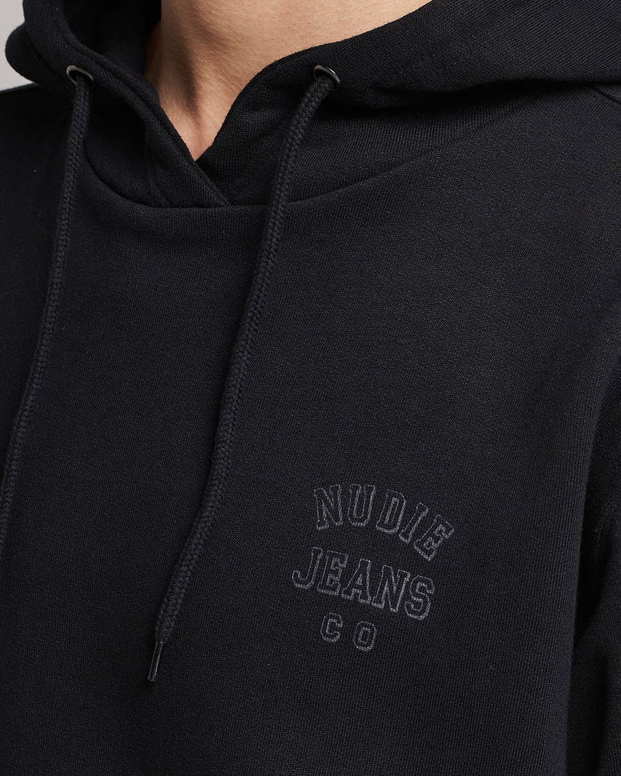 Hombres | Jerséis y prendas de punto | Nudie Jeans | Franke Logo Hoodie Black